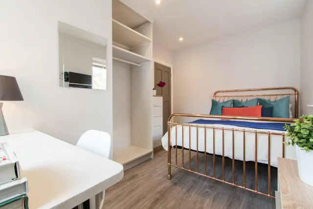 Flat 4 room image 1