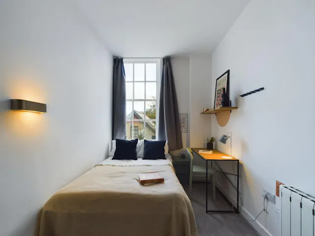 5 Bedroom House Flat 4 room image 1