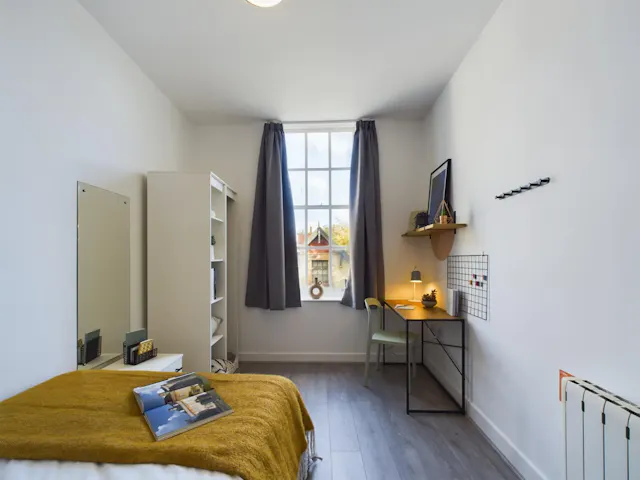 5 Bedroom House Flat 4 room image 2