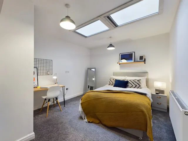 4 Bedroom House - 5 room image 2