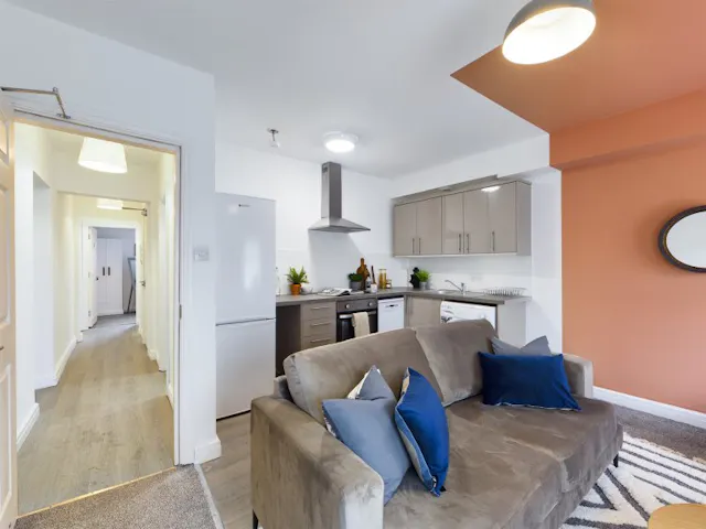 4 Bedroom House - 5 room image 1
