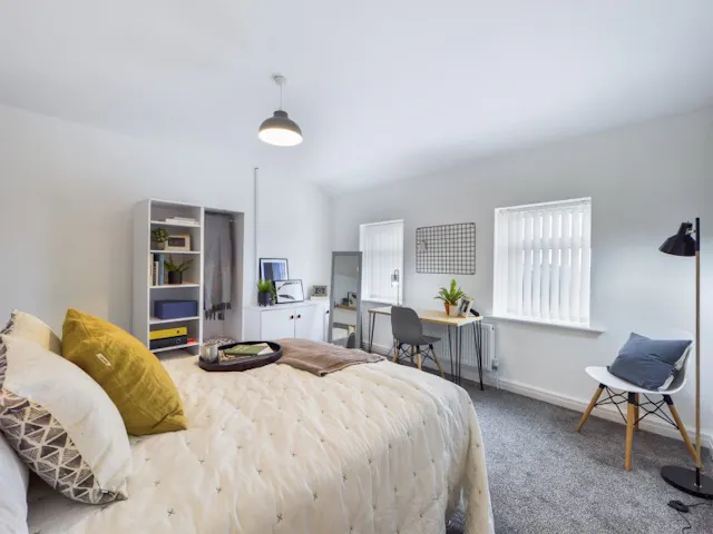 4 Bedroom House - 5 room image 1