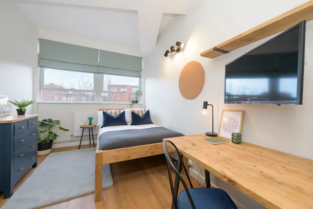 Flat 6 room image 1