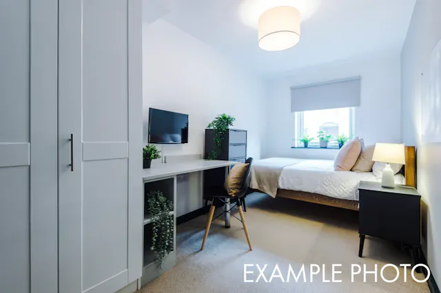 Flat 6 room image 2