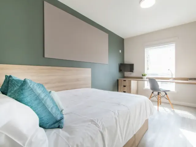 Flat 8, 6 room image 1