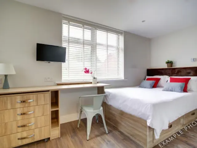 Flat 9, 6 room image 1