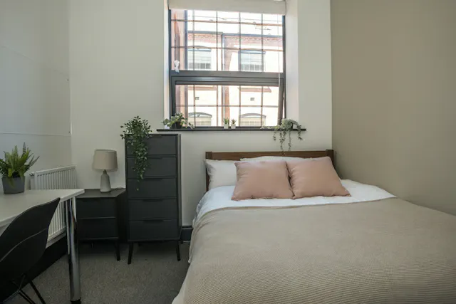 Flat D room image 1
