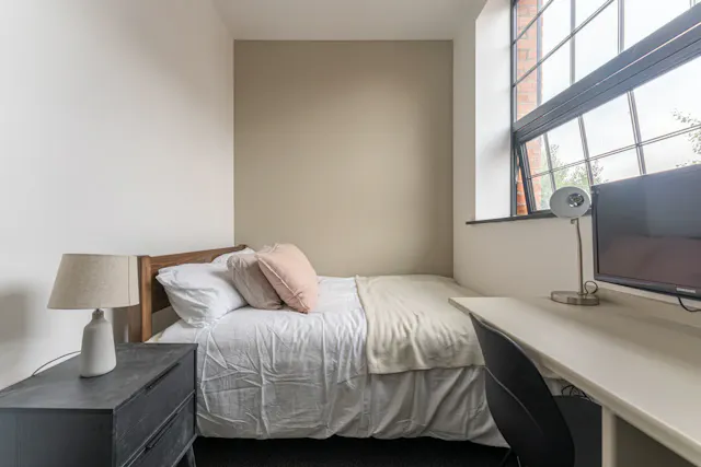 Flat F room image 1