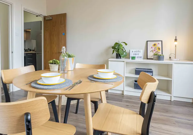 Platinum One Bed Apartment room image 6