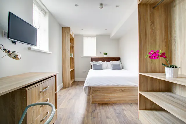 Flat N room image 1