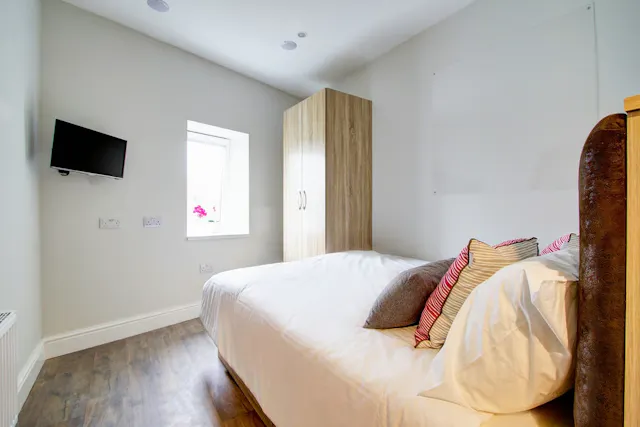 Flat S room image 1