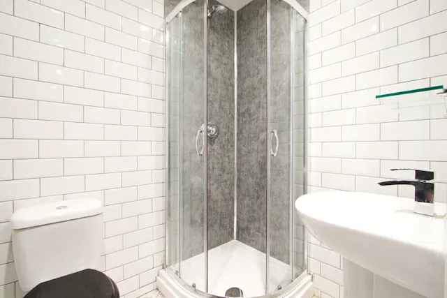 Flat T room image 1