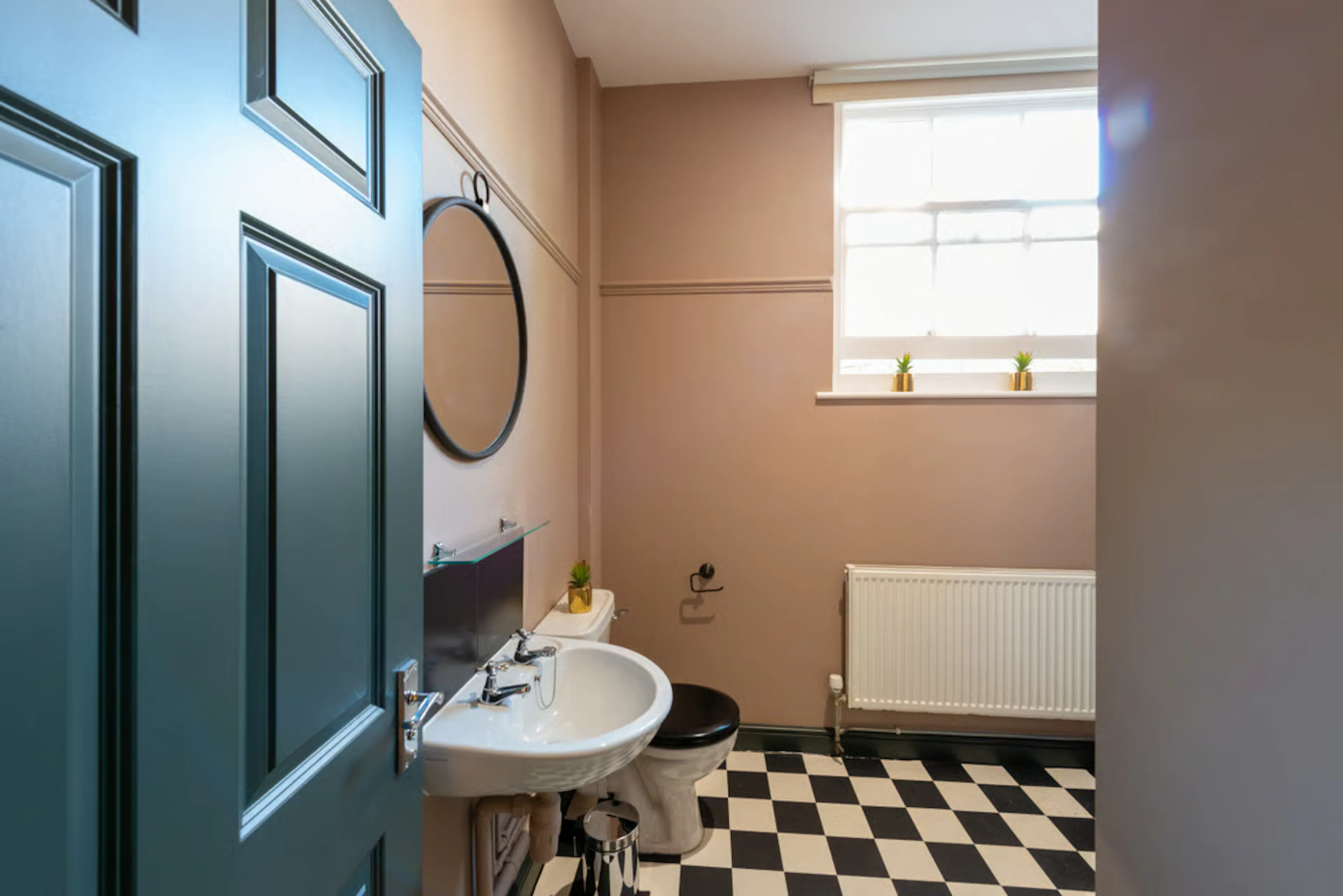 3 Bedroom Apartment BATHROOM 2
