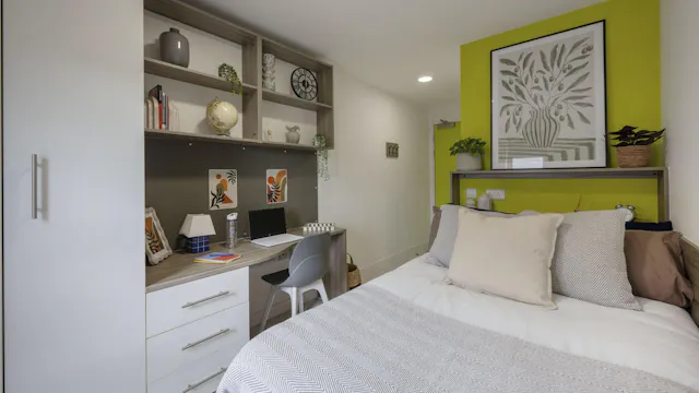 Silver Ensuite room image 1