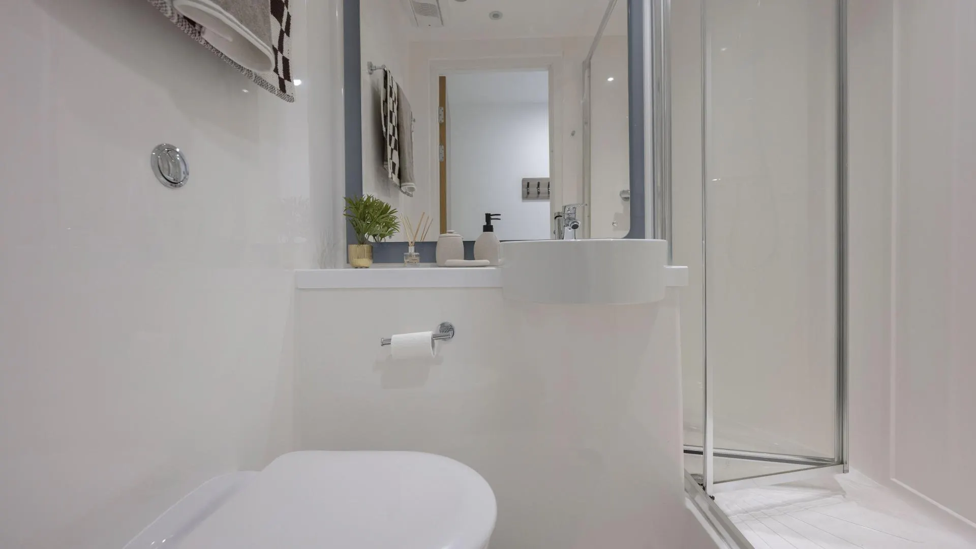 Bronze Ensuite