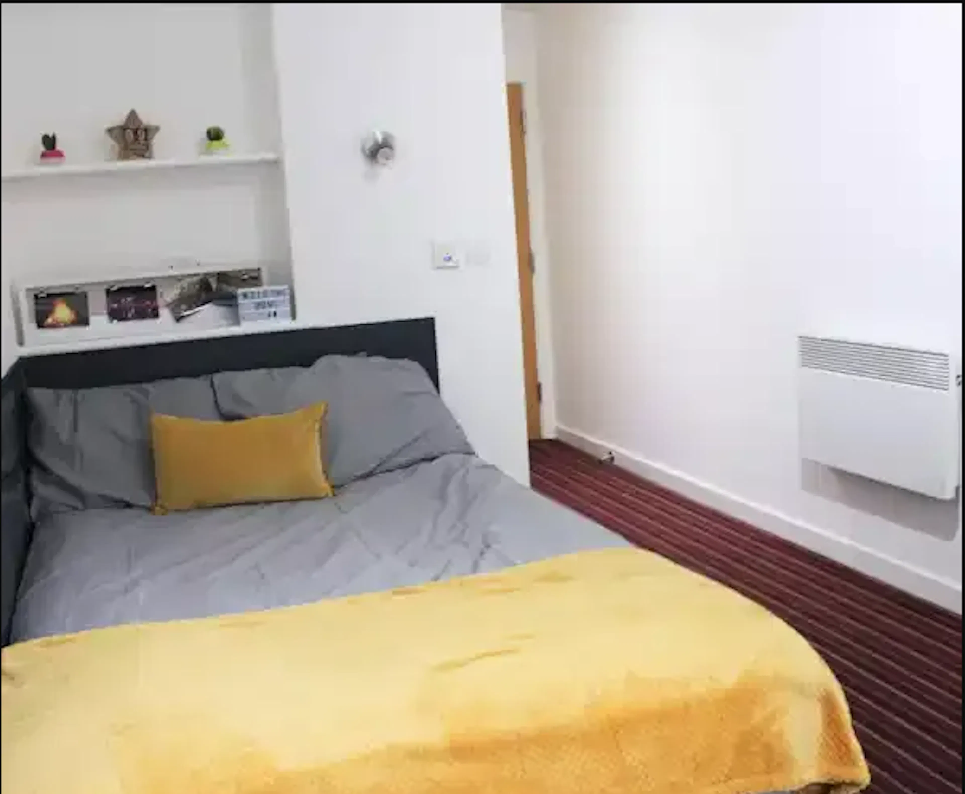 Four Bed Apartment ROOM 3