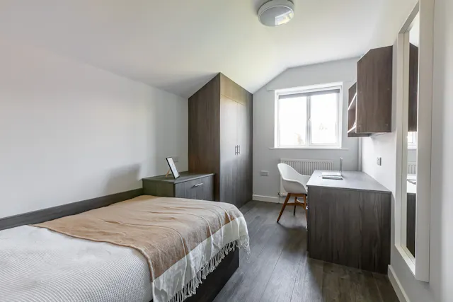 4 Bed Flat room image 3