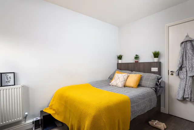 4 Bed Flat room image 4