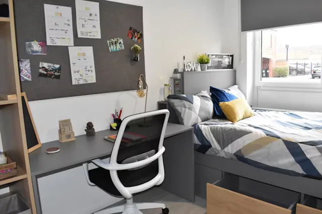 Four Bed Apartment room image 2