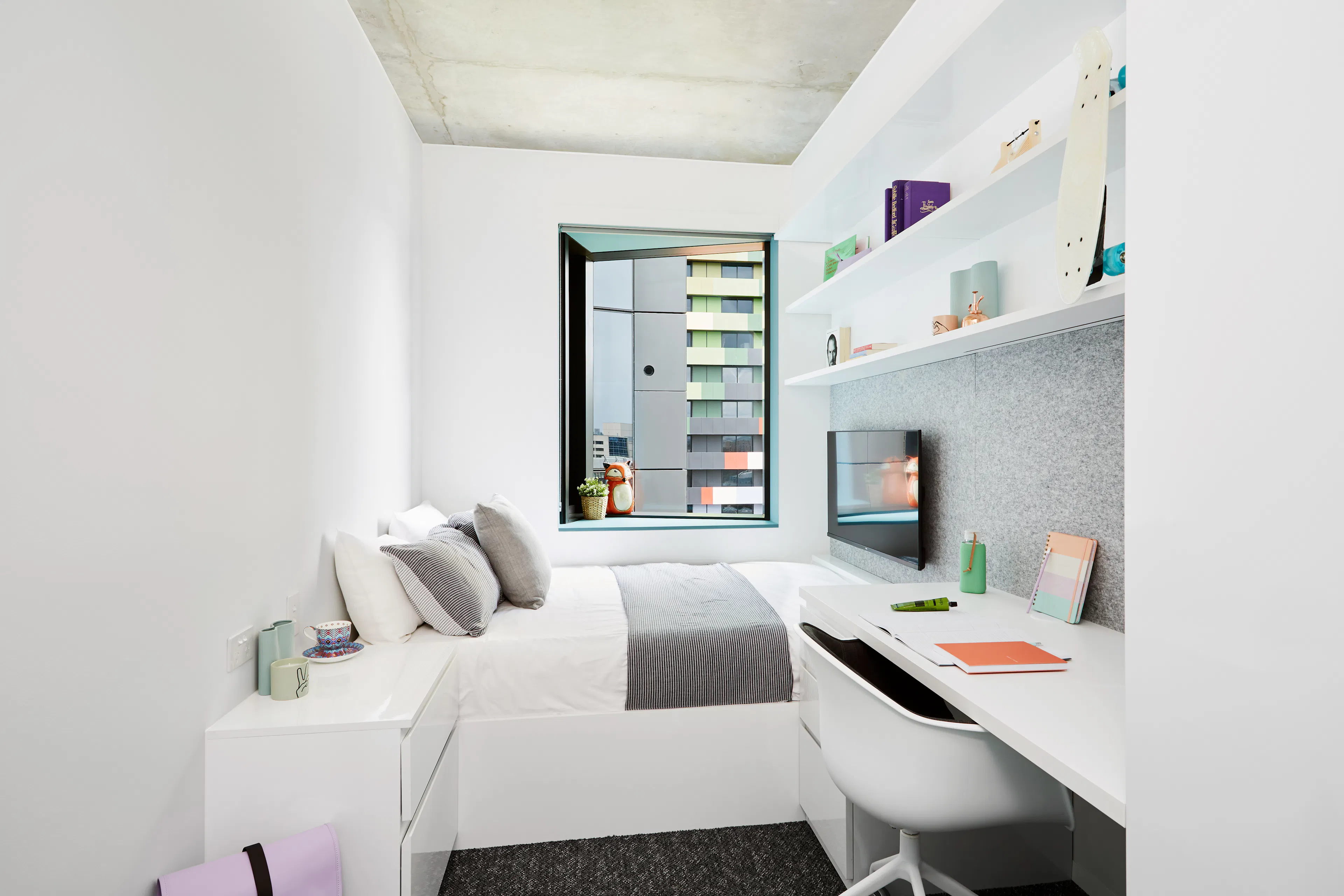 6 Bedroom Apartment ROOM 1
