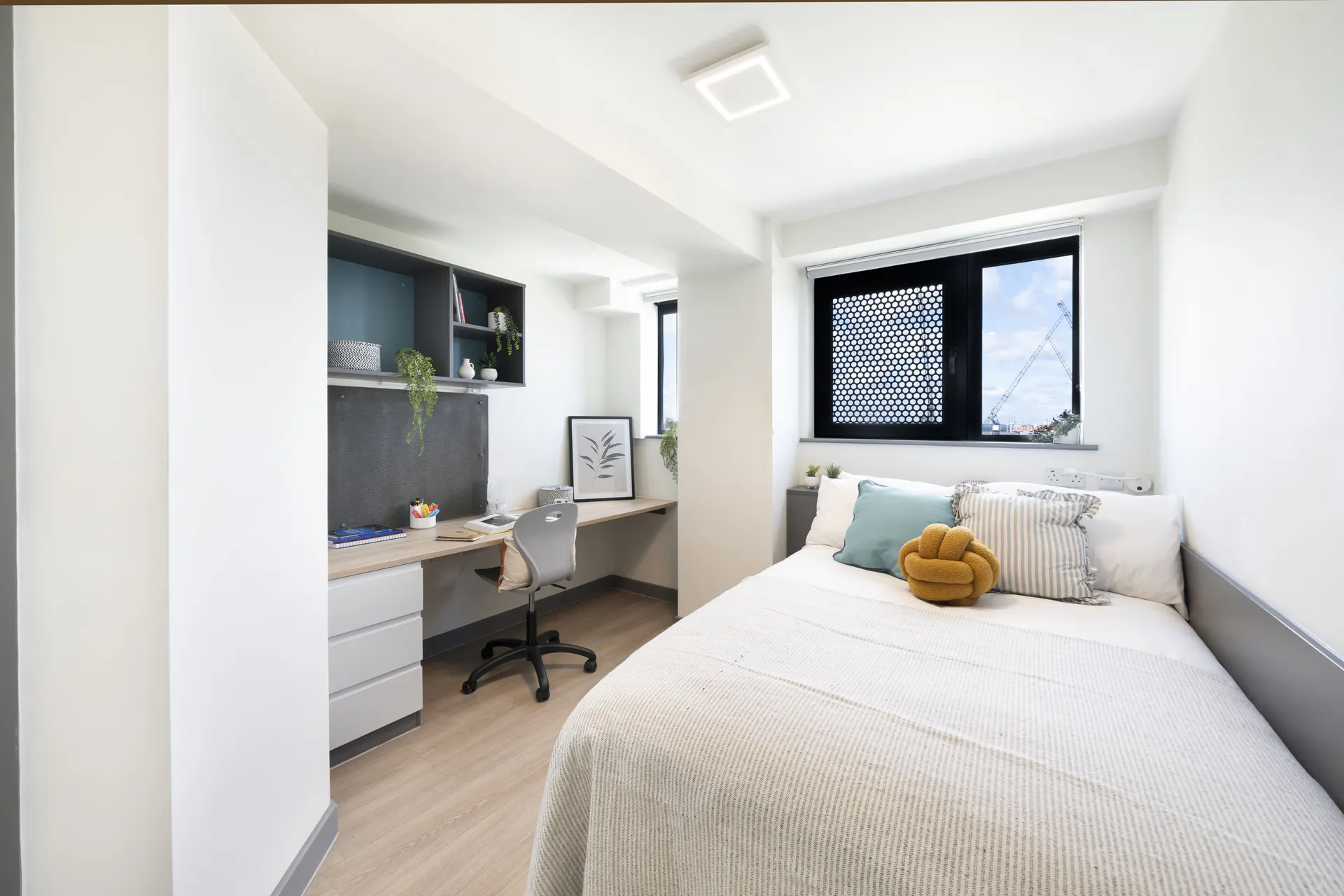 Gold Ensuite Mid-Level