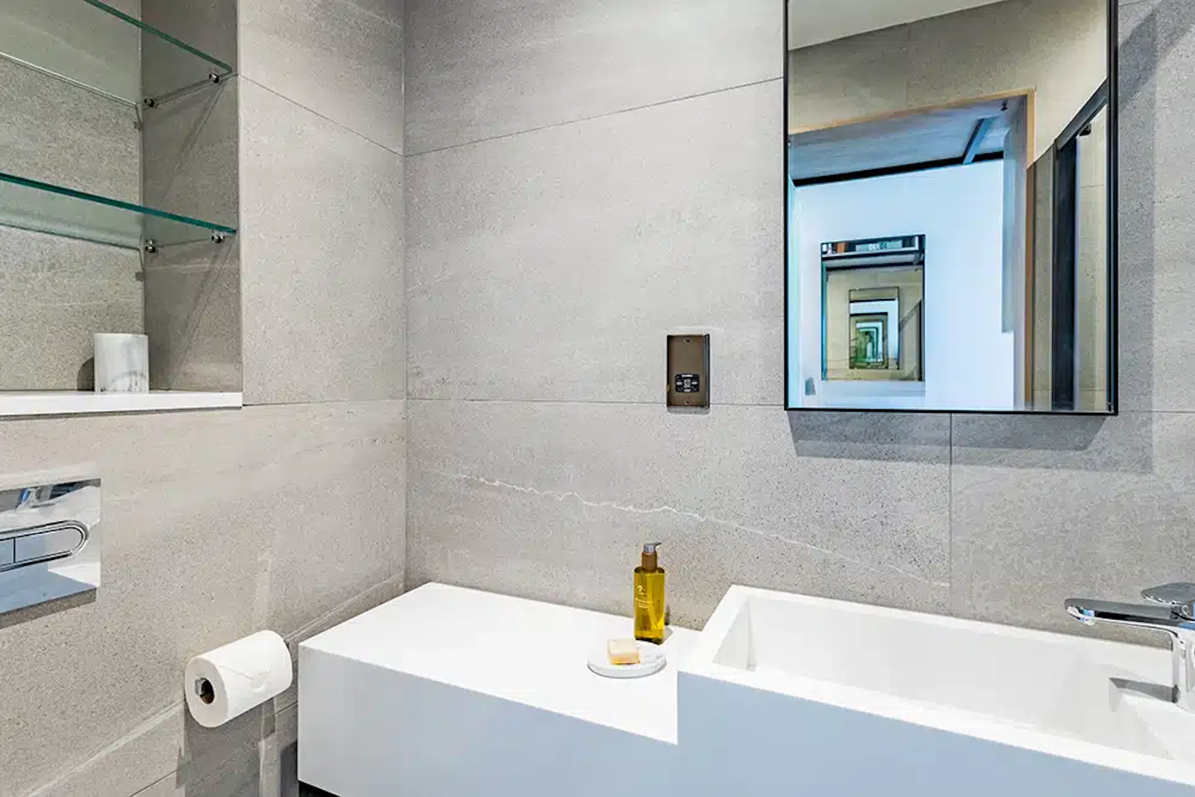 Garden 3 Bed Ensuite BATHROOM 2