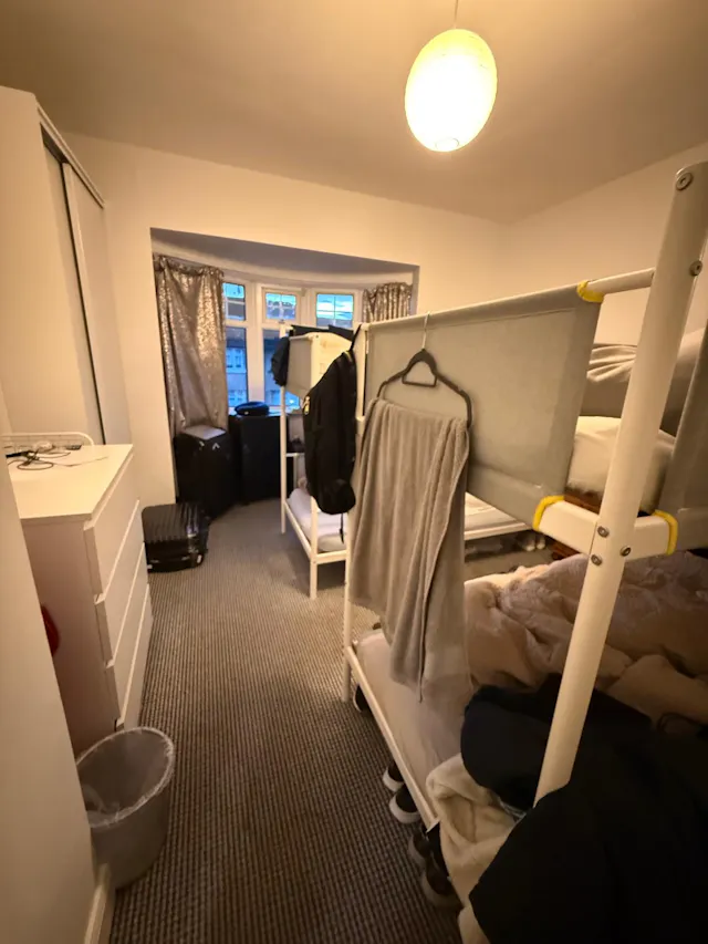 Twin Room room image 4