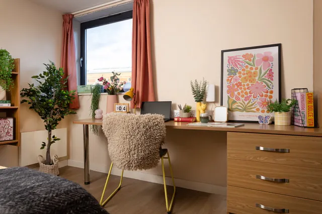 Wheelchair Accessible Ensuite Double room image 2