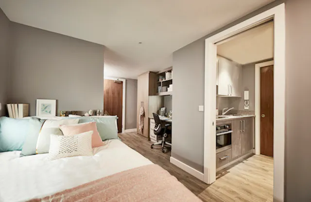 Gold 2 Bed Apartment room image 1