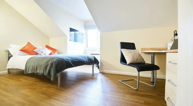 Gold 3 Bed Ensuite room image 1