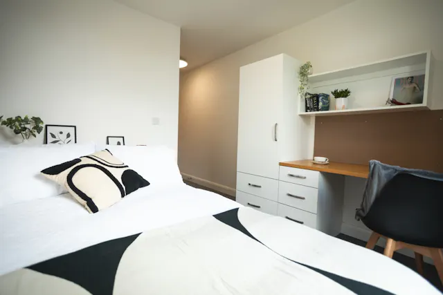 Gold Accessible En-suite room image 1