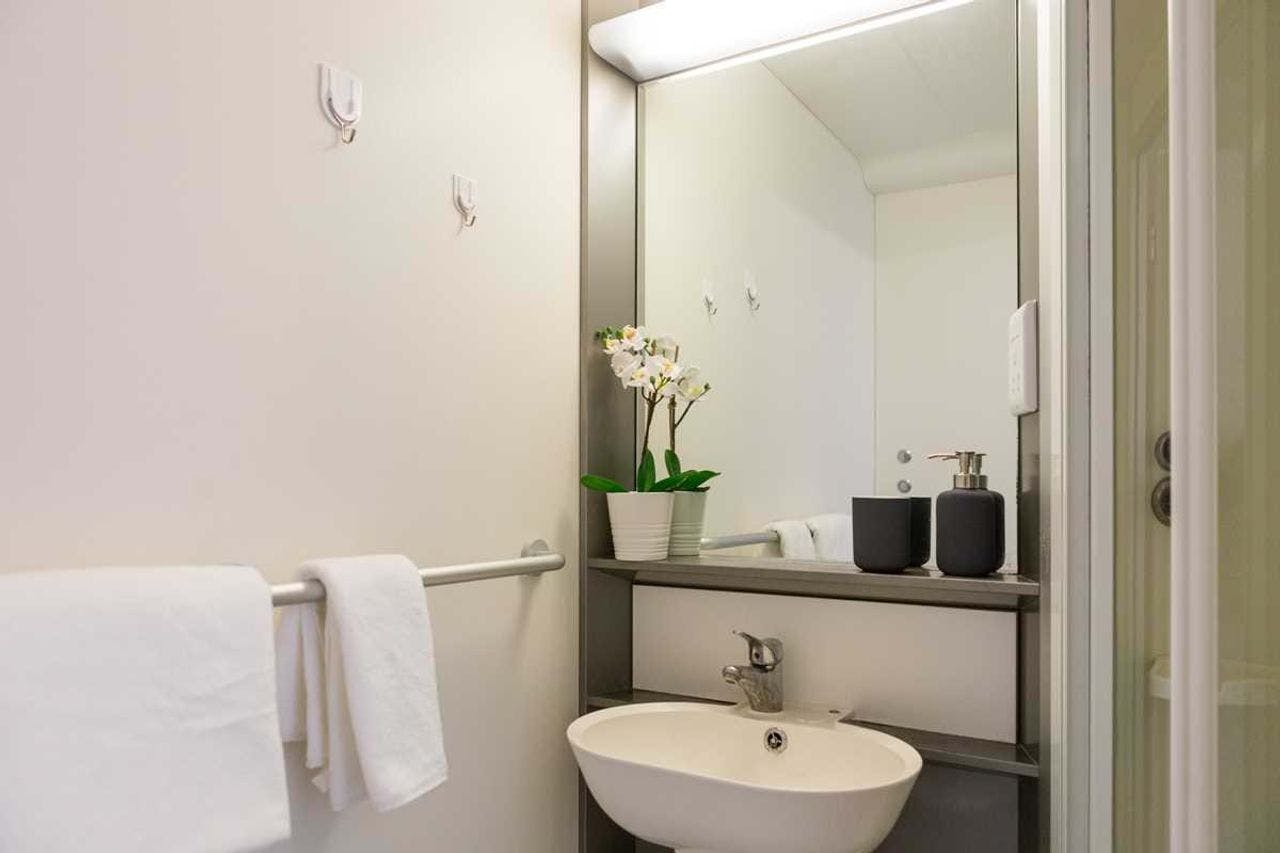 islington-residence-london-Gold Ensuite Mid-Level