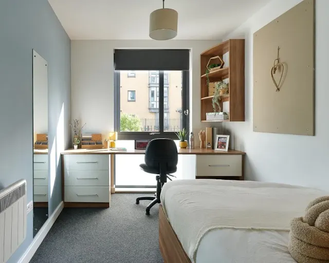 Gold Ensuite room image 2