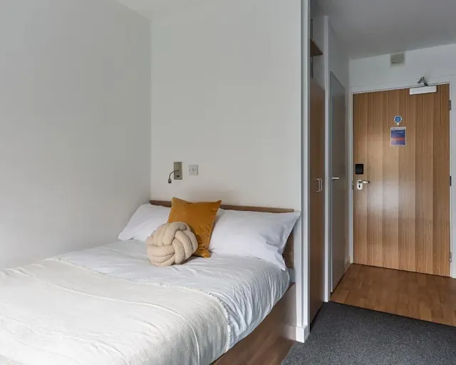 Gold Ensuite (Accessible) room image 1