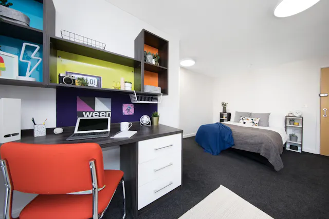 Gold Ensuite room image 1