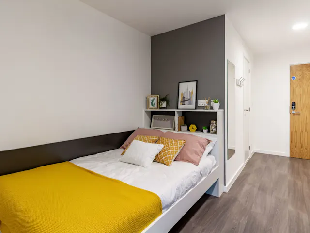 Gold En Suite room image 2