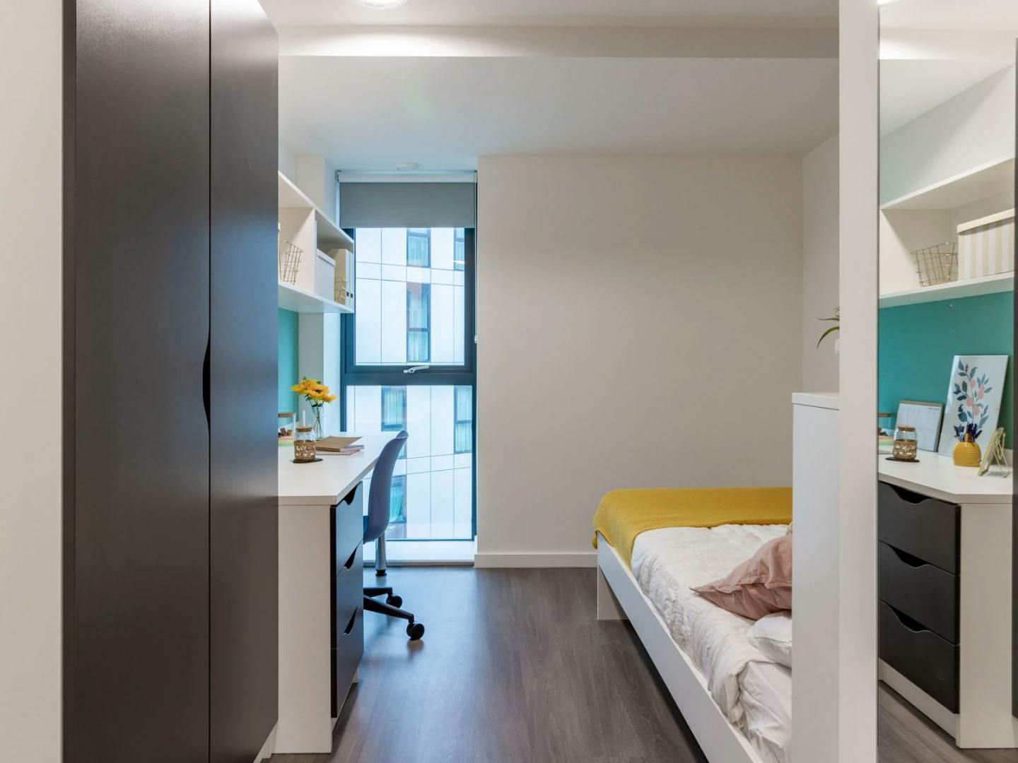 Gold En Suite