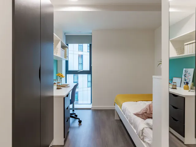Gold En Suite room image 2