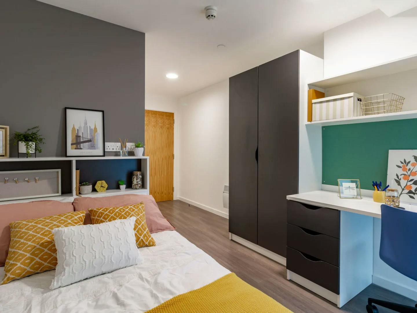 Gold En Suite
