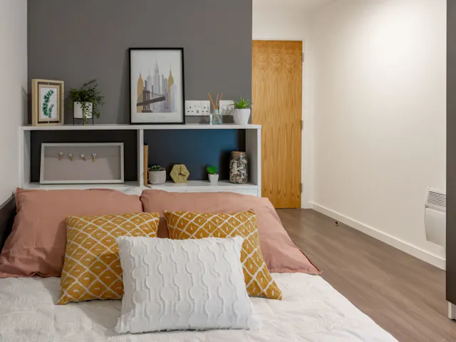 Gold En Suite room image 6