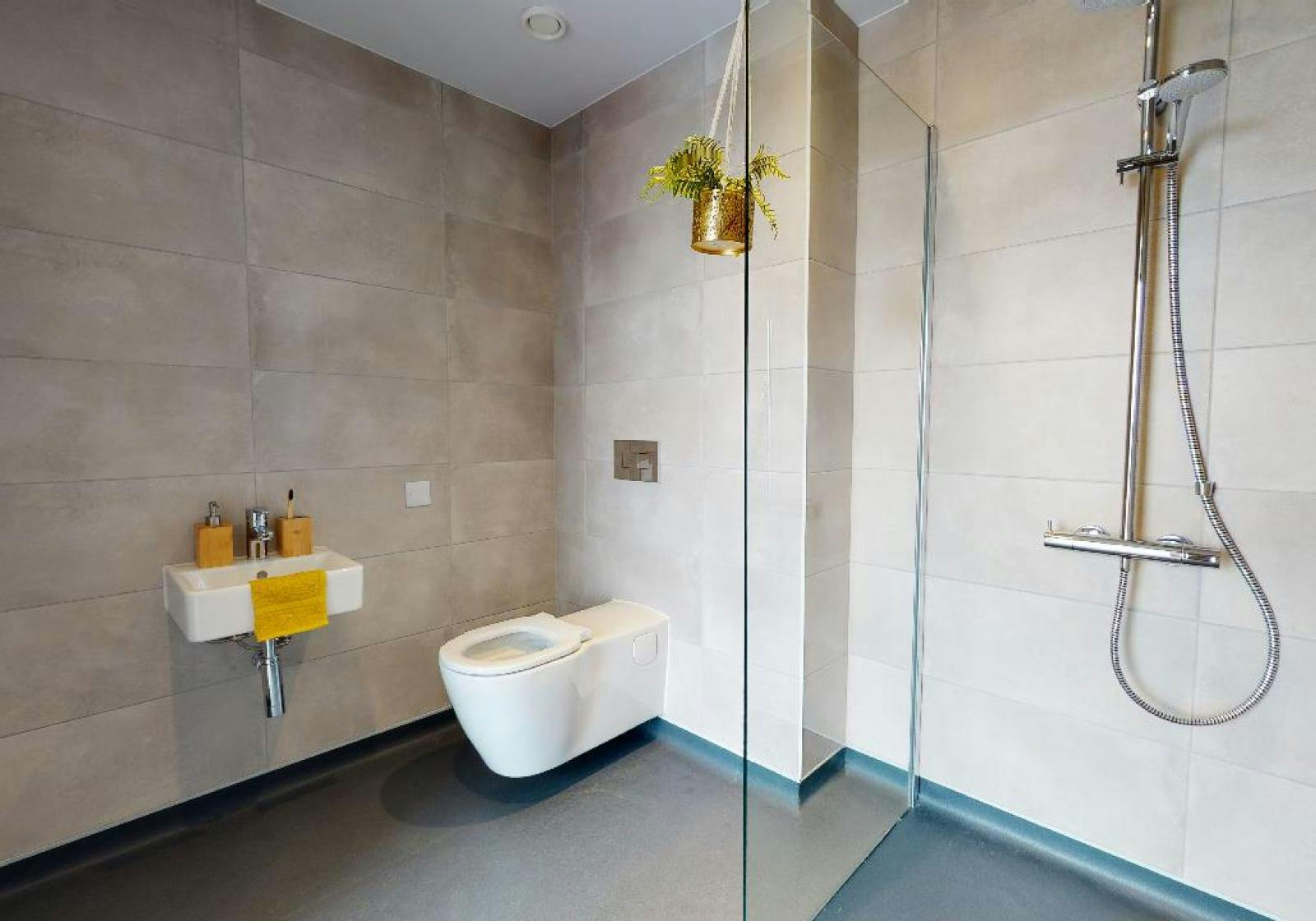 Gold En Suite Access