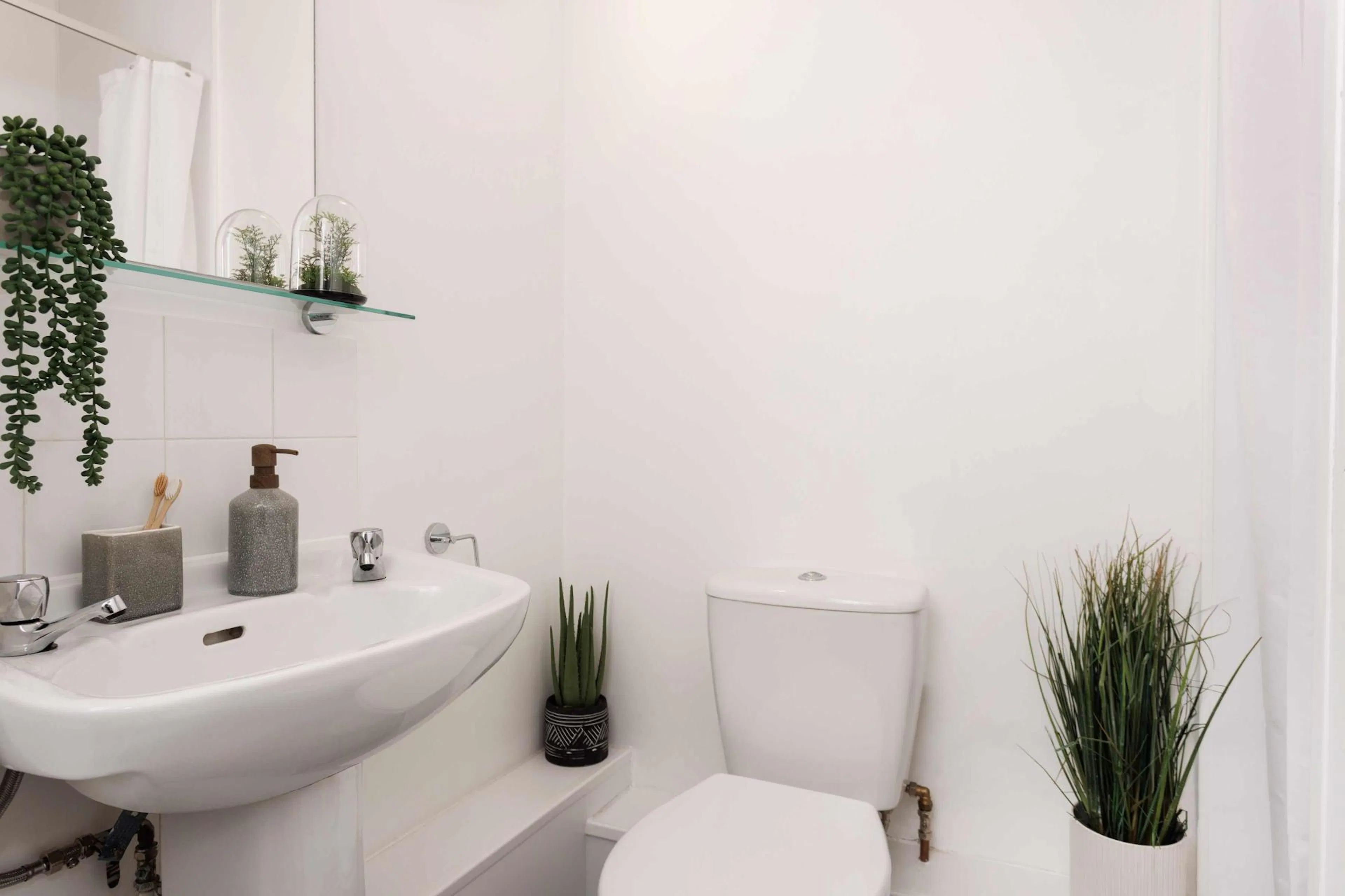 Gold En Suite BATHROOM 4