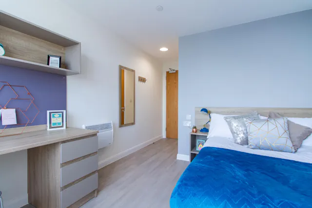 Gold En Suite (Mid Floors) room image 1