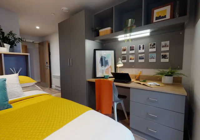 Gold En Suite Plus room image 3