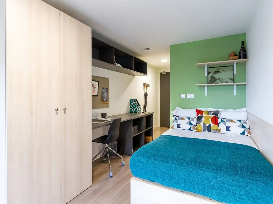 Gold En Suite River View ROOM 3