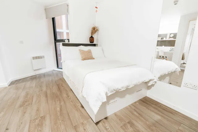 Gold Ensuite room image 1
