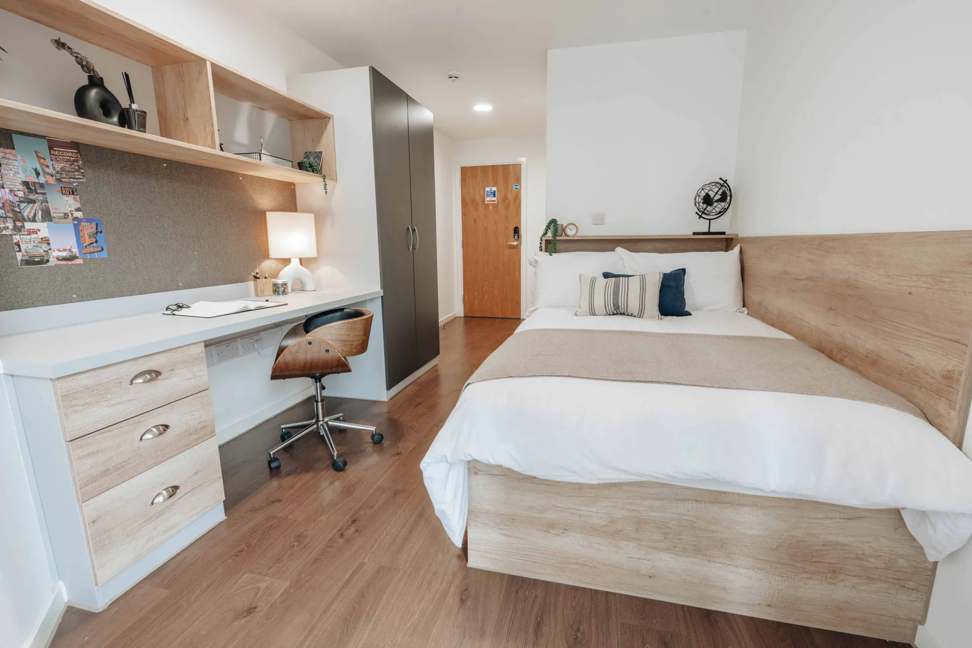 Gold En Suite (Washer/Dryer)