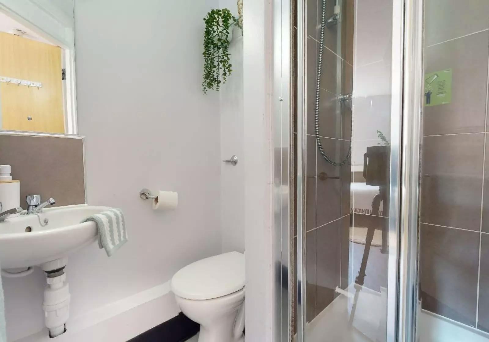 Gold En Suite