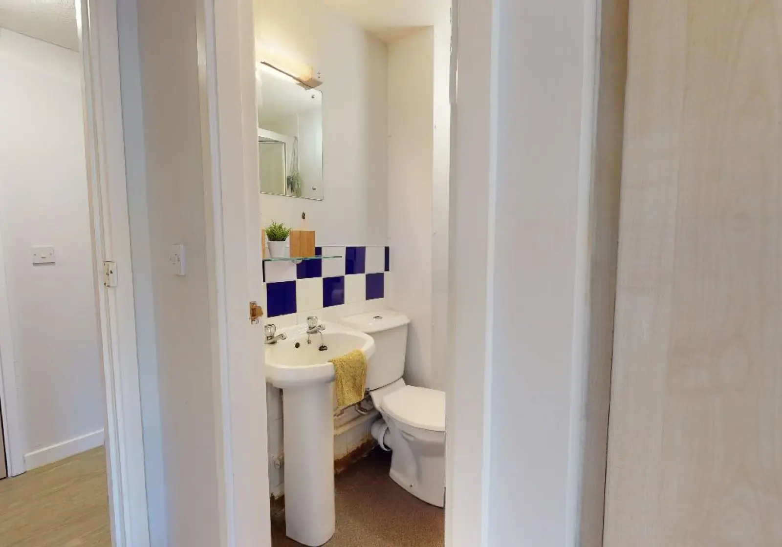 Gold En Suite