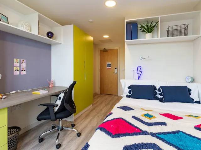 Gold En Suite room image 2